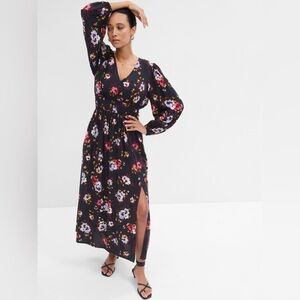 🆕GAP Smocked V-Neck Maxi Dress Family Black‎ Multi Floral